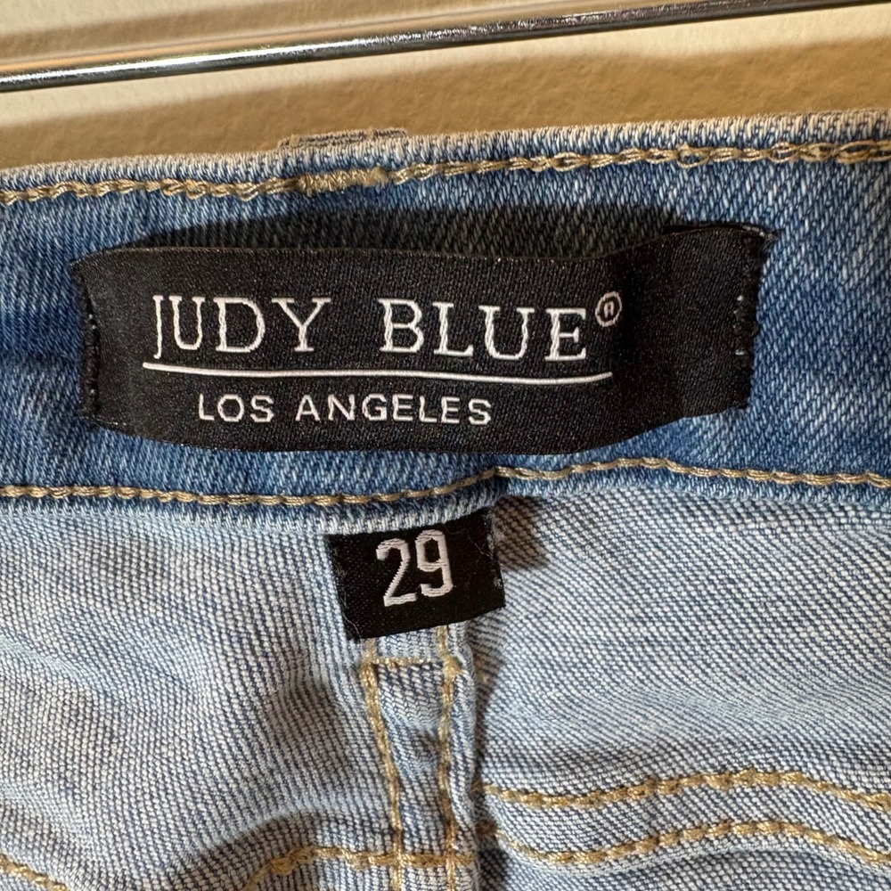 Judy Blue Distressed Denim Shorts Lace Trim Raw Hem Size 29 - Picture 6 of 8